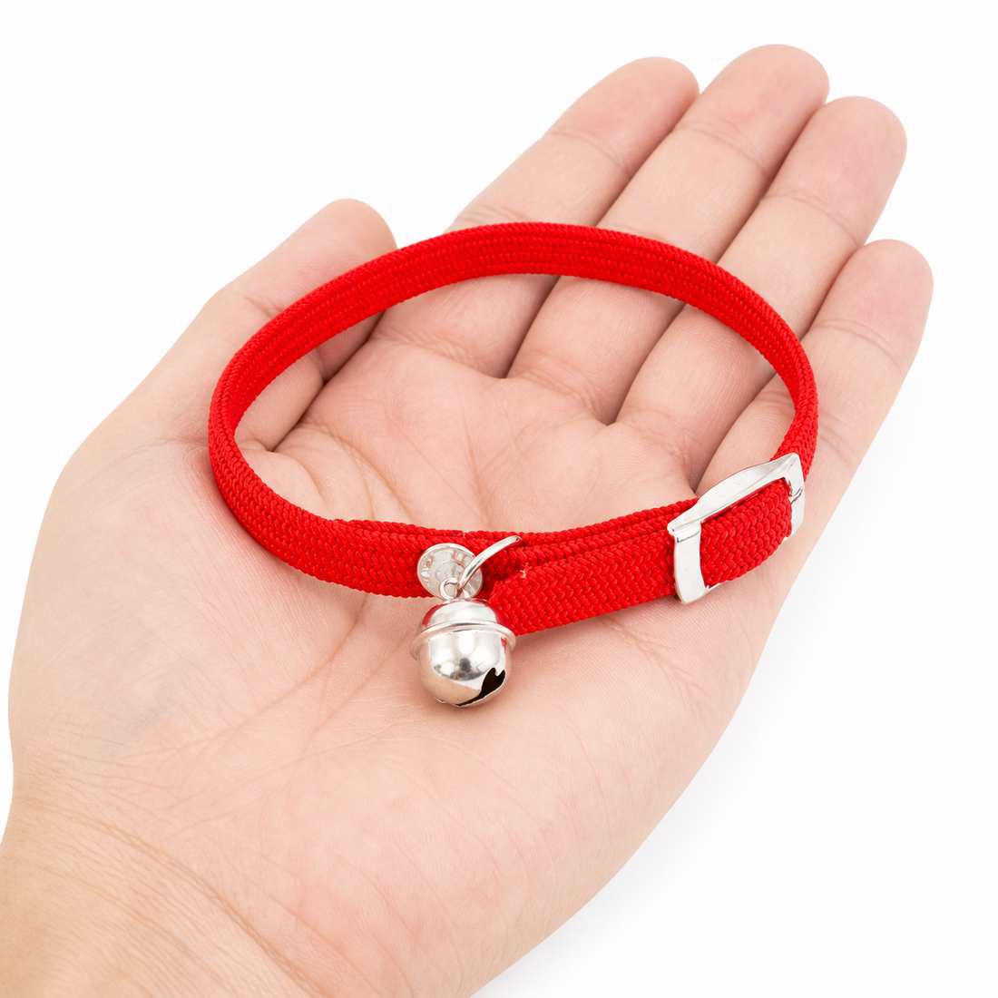 Martin kattenhalsband rood, schaalreferentie in een hand